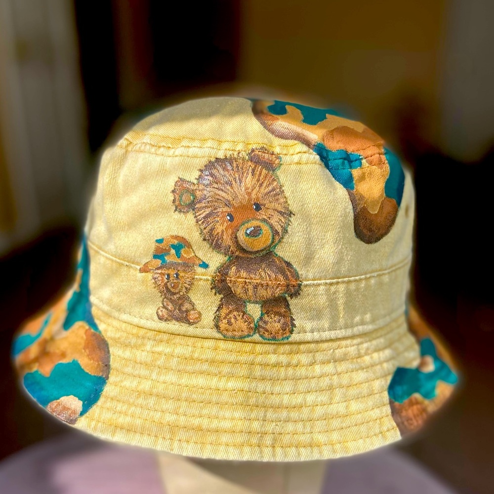 UNISEX Hand painted Urban Outfitter’s Bucket! 🧸